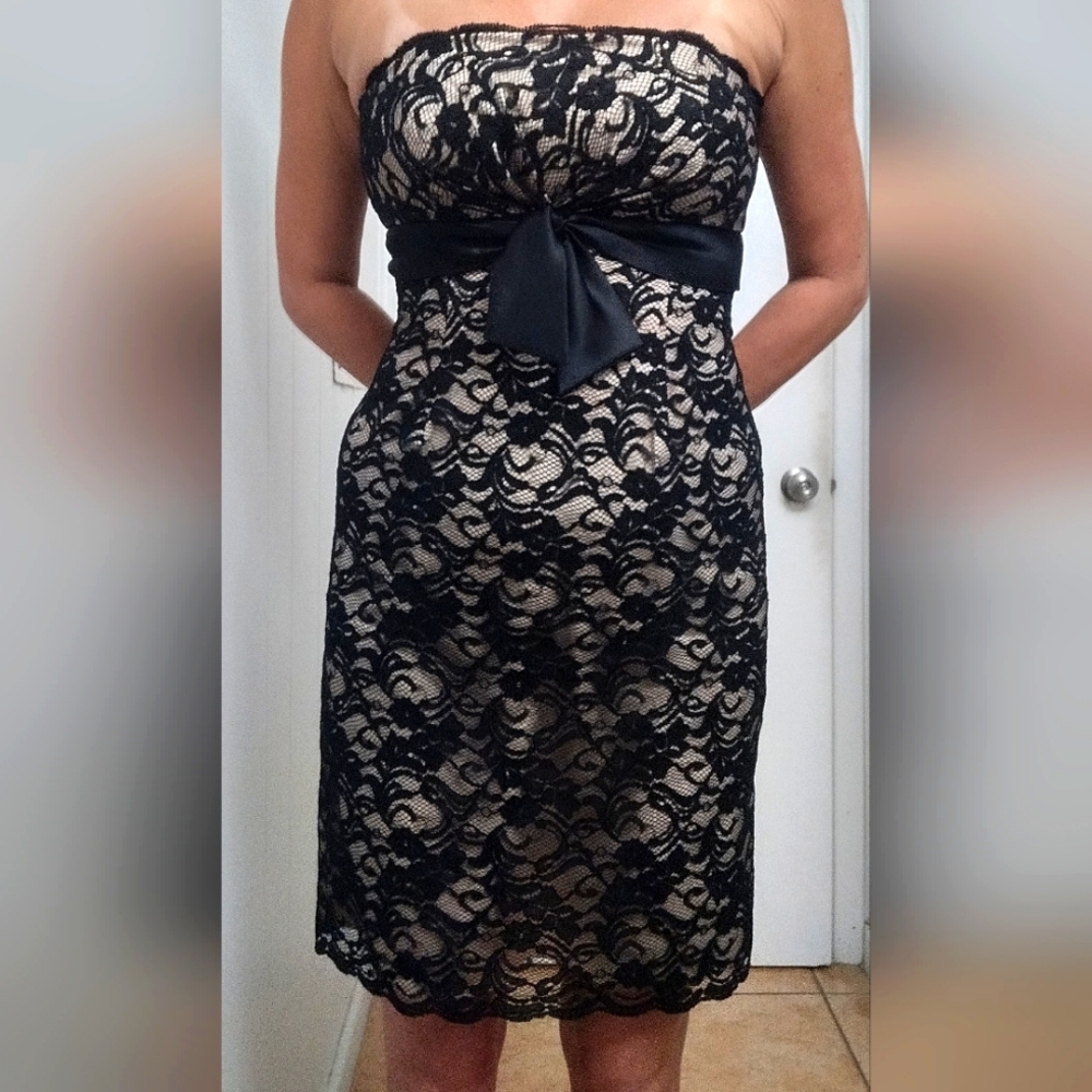 White House Black Market Lace Strapless Cocktail Dress Size 2
